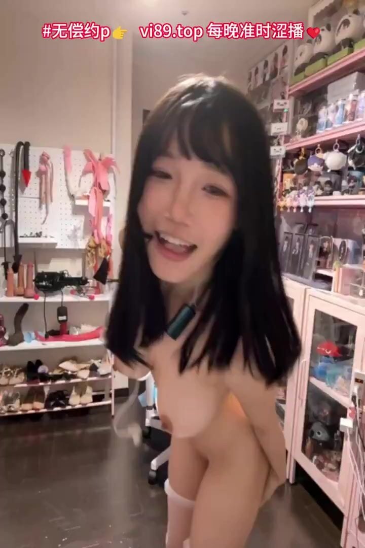 Gái dâm vú to tròn live show hàng móc cực phê lè lưỡi